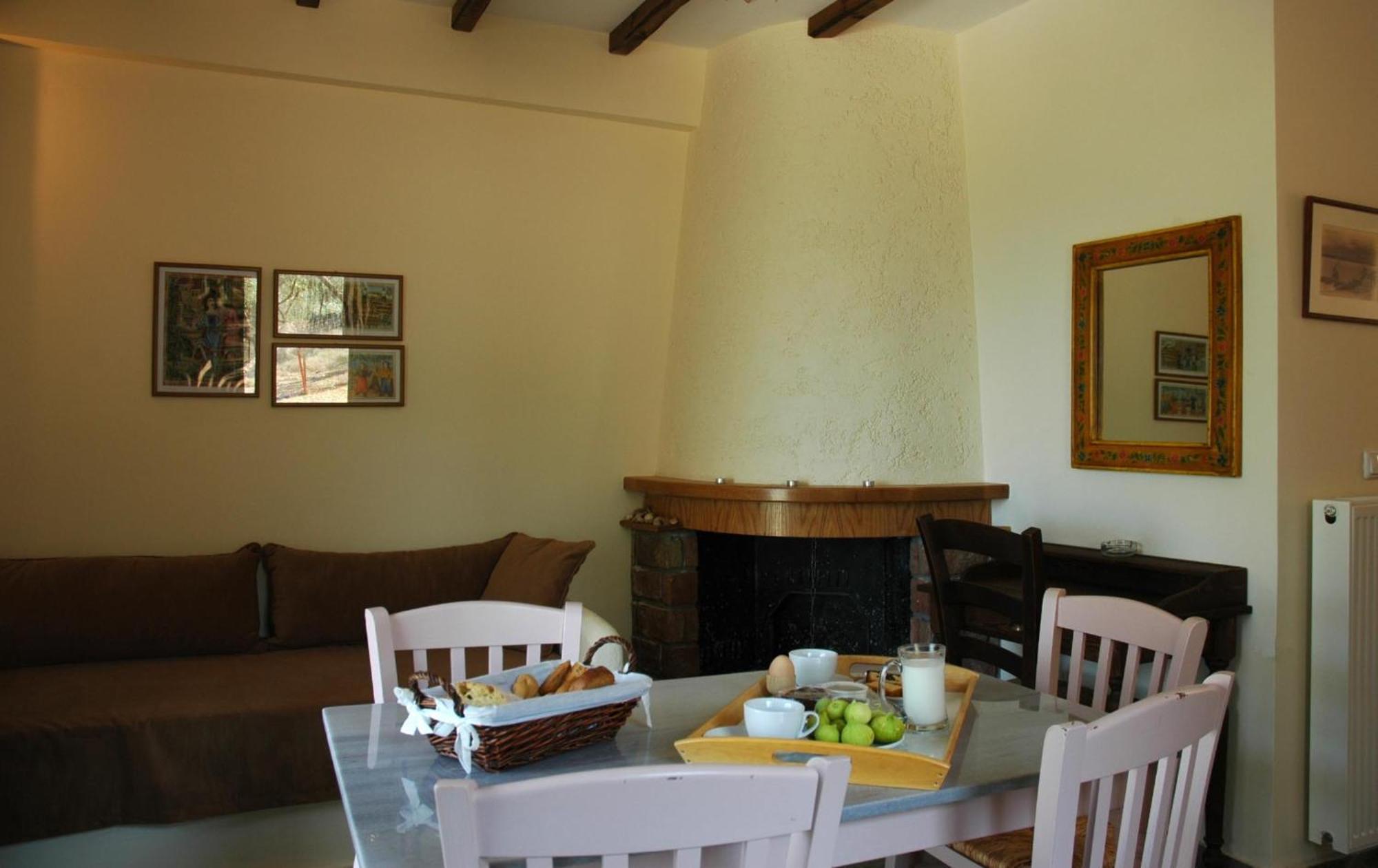 Hotel Gera'S Olive Grove - Elaionas Lesvou à Marmaro  Extérieur photo